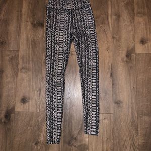 UNDER ARMOUR LEGGINGS